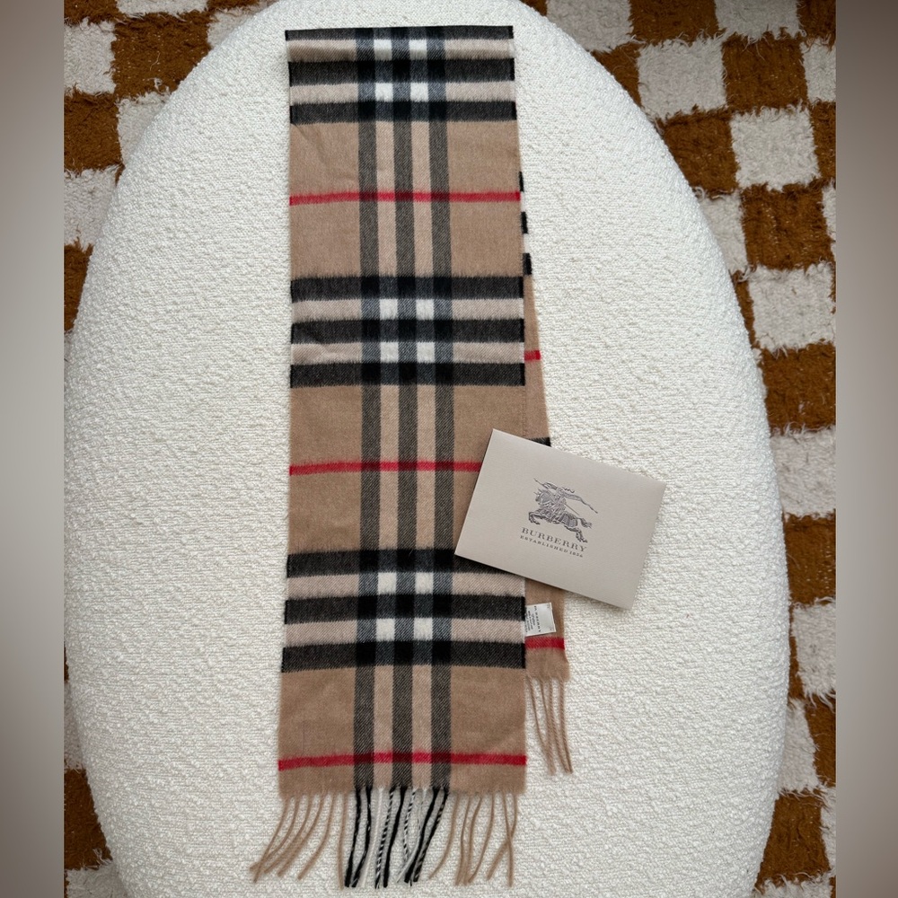 Burberry Heritage Check Cashmere Scarf - Picture 4 of 7